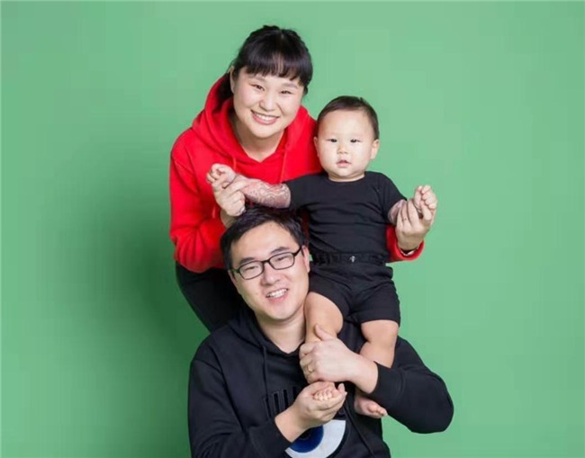 爸妈为儿子相亲，抱上了大孙子